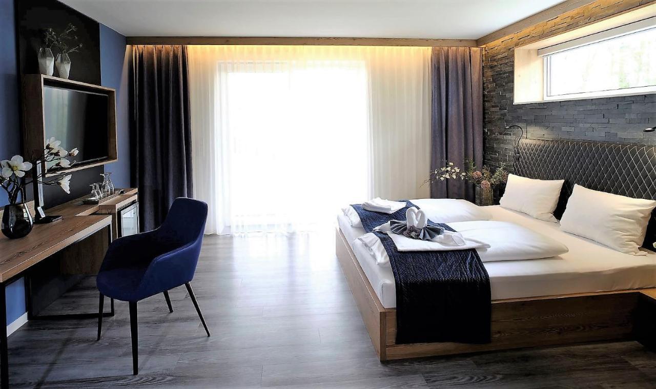 Art & Galerie Hotel Lenz Plauer See Fuenfseen Bagian luar foto