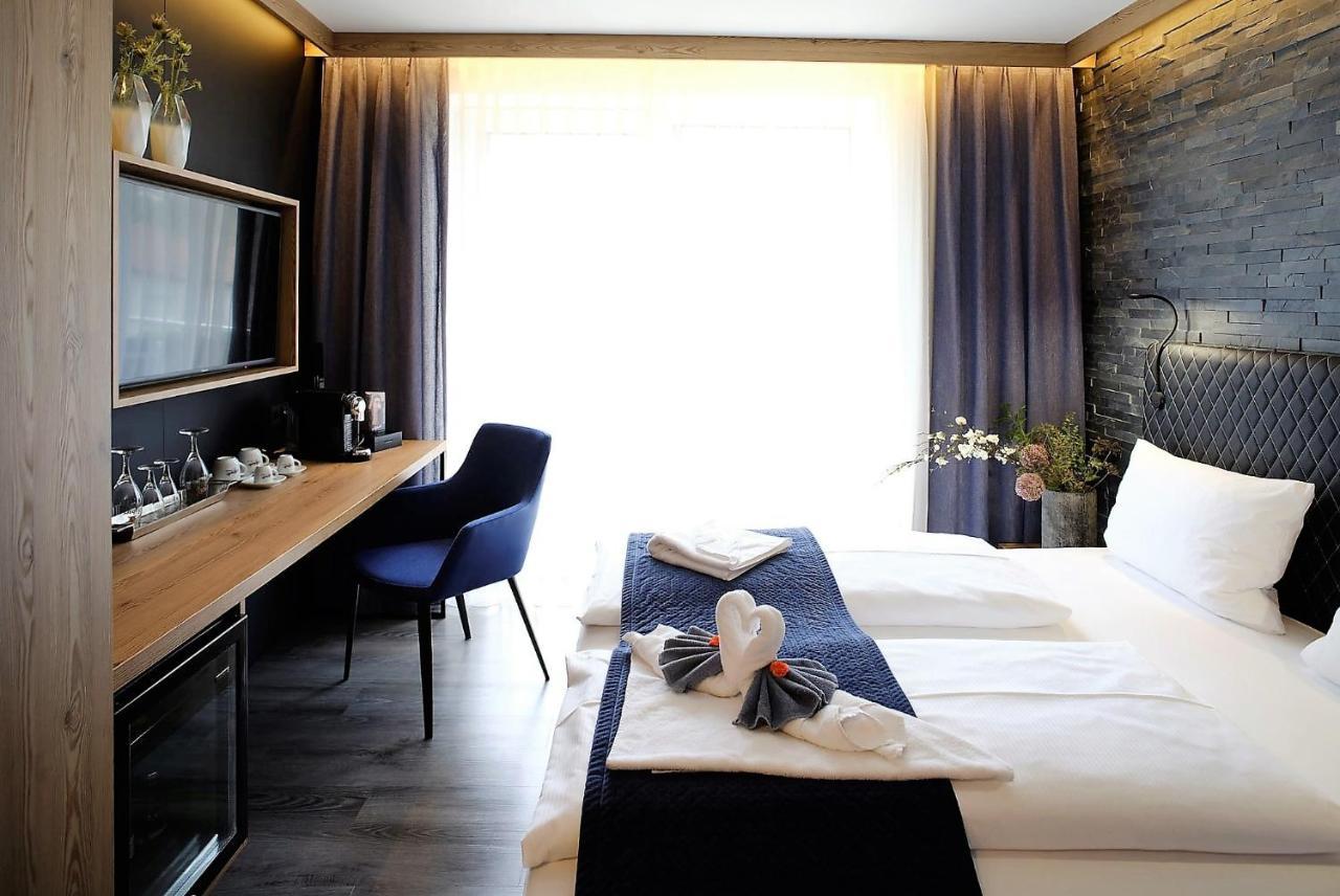 Art & Galerie Hotel Lenz Plauer See Fuenfseen Bagian luar foto