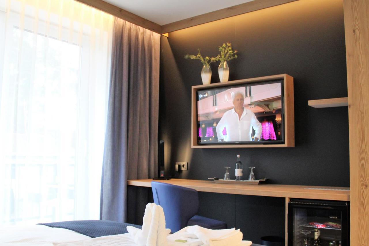 Art & Galerie Hotel Lenz Plauer See Fuenfseen Bagian luar foto