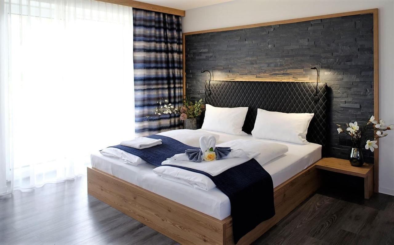 Art & Galerie Hotel Lenz Plauer See Fuenfseen Bagian luar foto