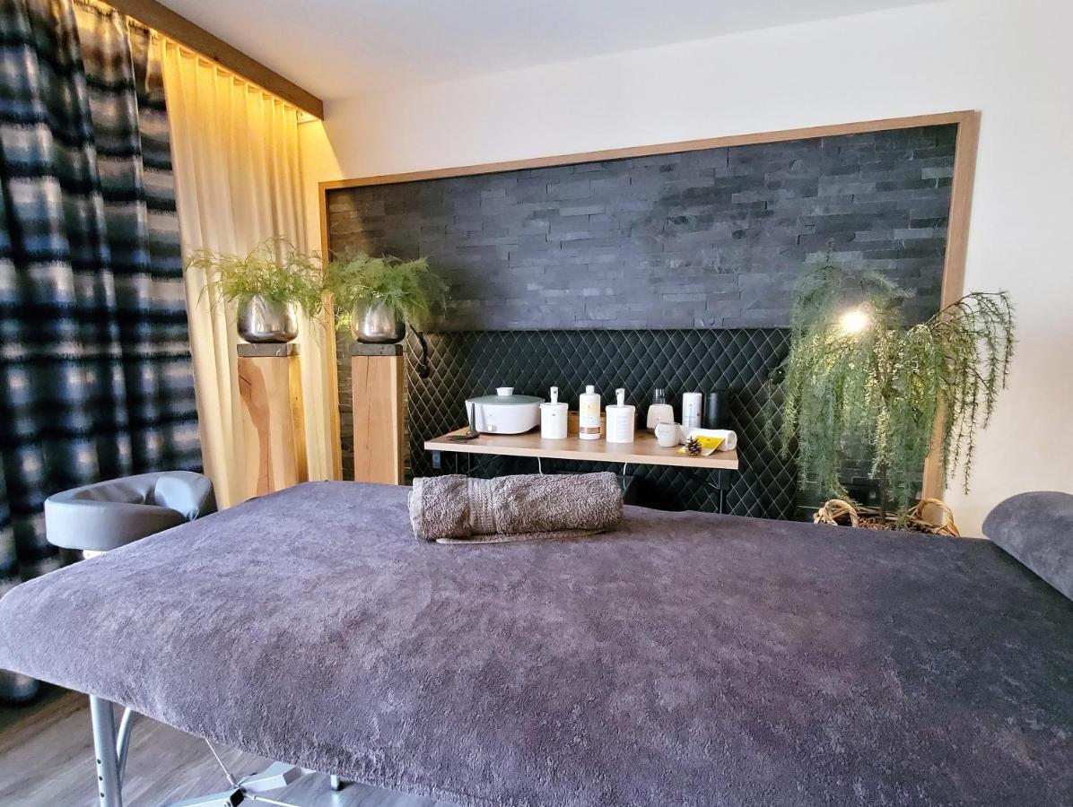 Art & Galerie Hotel Lenz Plauer See Fuenfseen Bagian luar foto