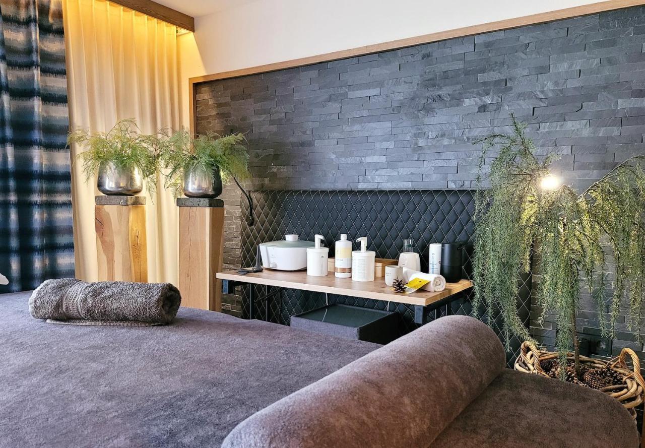 Art & Galerie Hotel Lenz Plauer See Fuenfseen Bagian luar foto
